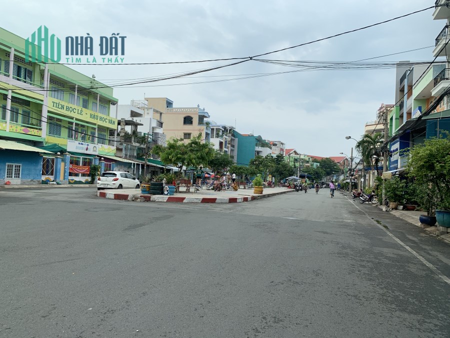 Bán nhà 2 Mặt tiền HXH10m Lạc Long Quân - Hồng Bàng - Q11, 4.3x23m, Cấp 4, 9.9 tỷ