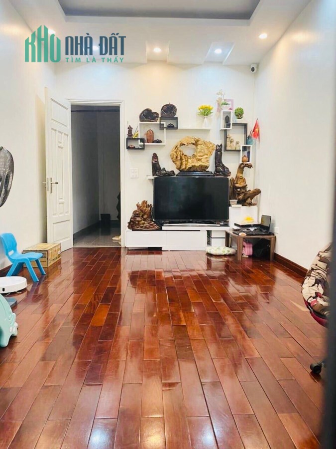 5 Tỷ 700triệu - cần bán nhà 6 tầng khu PHÂN LÔ - Ô TÔ TRÁNH ở CẦU GIẤY