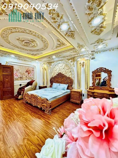Biệt thự tuyệt đẹp : 11 x 20 = 220m2. 3 tầng. Cách Sân bay TSN tầm 4 km. Q.Bình Thạnh. Nhỉnh 26 Tỷ