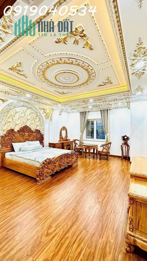 Biệt thự tuyệt đẹp : 11 x 20 = 220m2. 3 tầng. Cách Sân bay TSN tầm 4 km. Q.Bình Thạnh. Nhỉnh 26 Tỷ