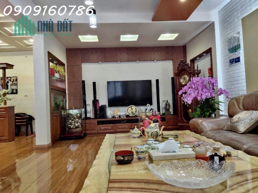 Bánh nhà mới, đẹp, nội thất  phân lô Trần Quốc Hoàn, thực tế 60m2, 5 tầng, ô tô, nhỉnh 12 tỷ