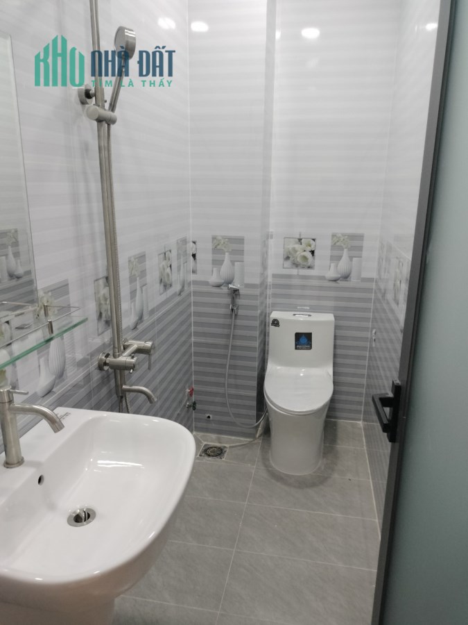 Chính chủ cần bán nhà 1 trệt 2 lầu Mặt tiền đuờng 1028 Tân Kỳ Tân Quý- Bình Tân