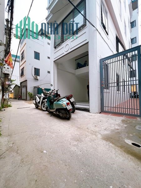 Bán nhà Bát Khối Long Biên 46m 5 Tầng Giá 4.75 tỷ.