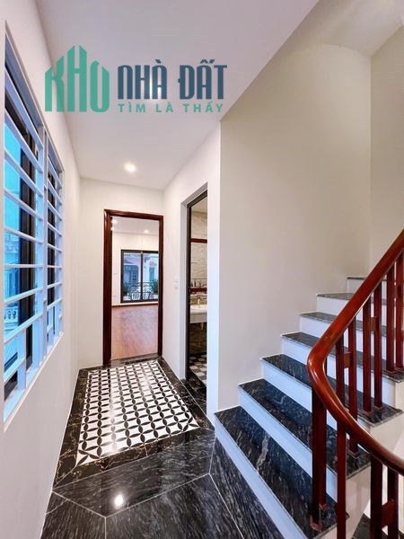 Bán nhà Bát Khối Long Biên 46m 5 Tầng Giá 4.75 tỷ.