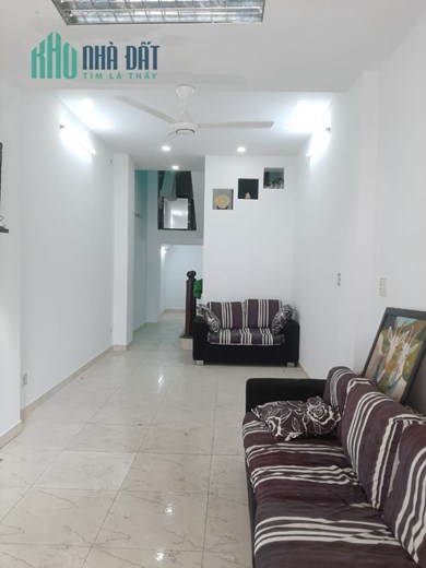 Nhà thuê 3 Tầng Mt đường Dã Tượng P10Q8 - Giá : 16 Triệu