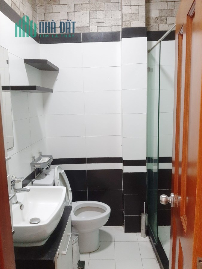 Nhà thuê 3 Tầng Mt đường Dã Tượng P10Q8 - Giá : 16 Triệu