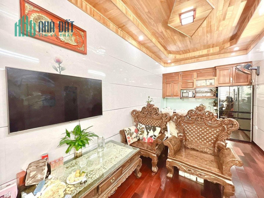 Nhà Phố Láng 32m2 5 tầng. Ngõ rộng thoáng sạch sẽ, 3 bước chân lên Ga Láng nhỉnh 3 tỷ