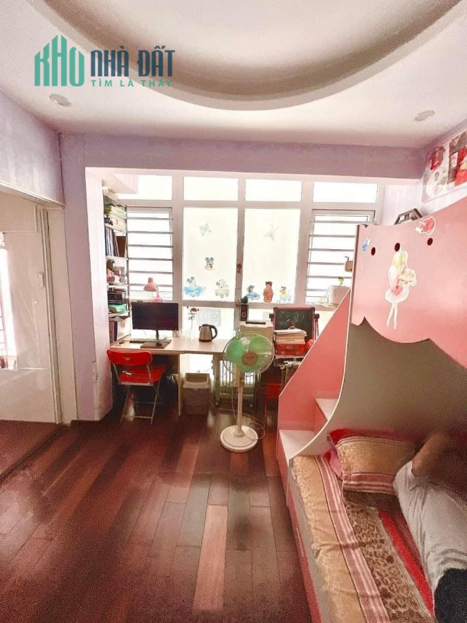 Nhà Phố Láng 32m2 5 tầng. Ngõ rộng thoáng sạch sẽ, 3 bước chân lên Ga Láng nhỉnh 3 tỷ