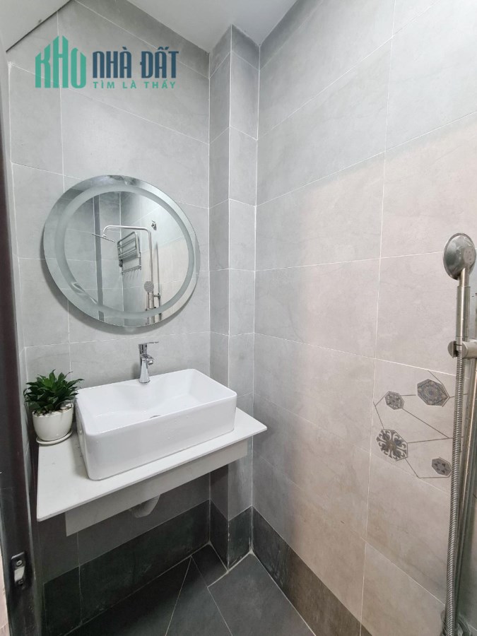 Nhà bán 2 Tầng  hẻm Nguyễn Văn Đừng P6Q5 - Giá : 2 Tỷ 780