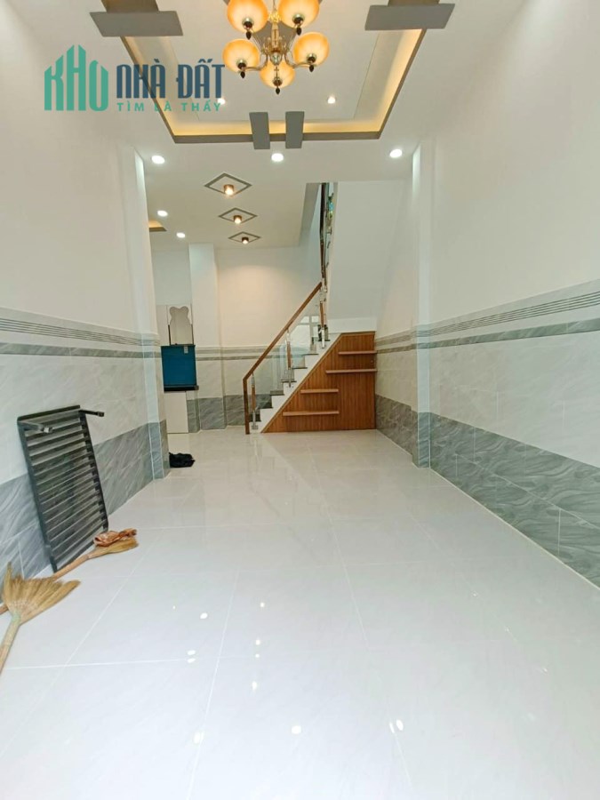 Nhà mới xây 2 tầng sát MT Hưng Phú, Dã Tượng P10 Q8 3tỷ390
