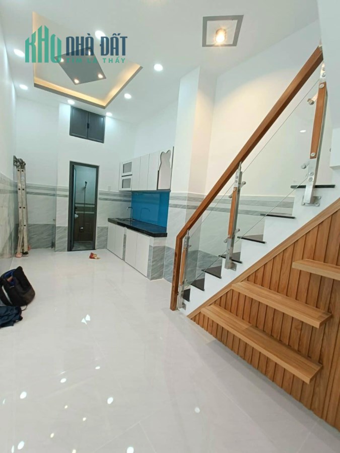 Nhà mới xây 2 tầng sát MT Hưng Phú, Dã Tượng P10 Q8 3tỷ390