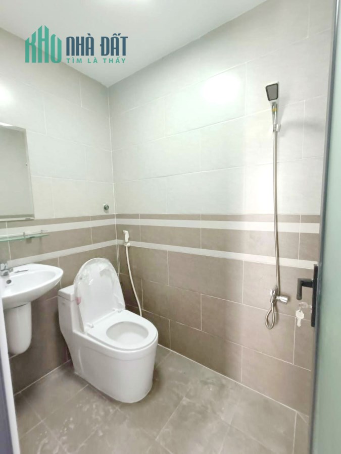 Nhà mới xây 2 tầng sát MT Hưng Phú, Dã Tượng P10 Q8 3tỷ390