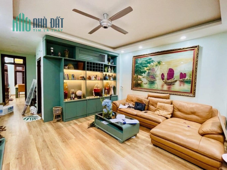Nhà đẹp ở ngay, gần mặt đường Phùng Hưng, 40m2 x 5 tầng, giá 6.5 tỷ