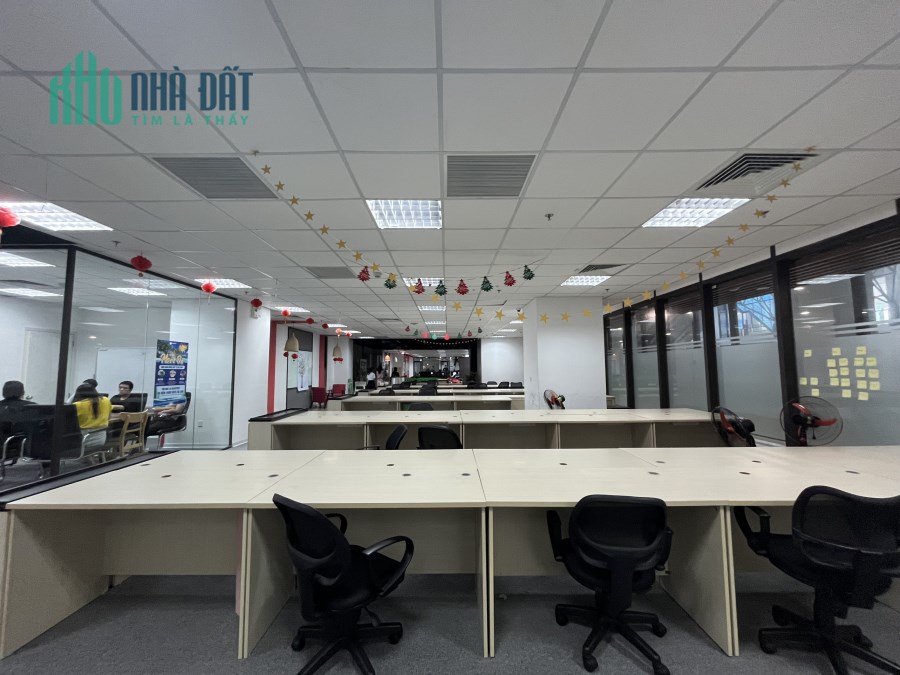 Sang nhượng văn phòng 461m2 đường Nguyễn Văn Huyên giá rẻ