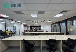 Sang nhượng văn phòng 461m2 đường Nguyễn Văn Huyên giá rẻ