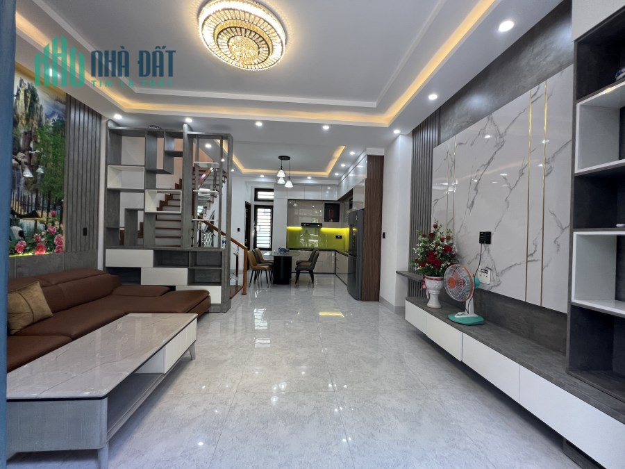Cần bán nhà MT gần Công Viên Hòa Xuân Cẩm Lệ Đà Nẵng 100M2 2 Tầng 3PN Giá Chỉ 3,5 Tỷ