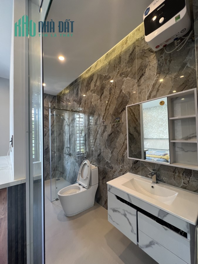 Cần bán nhà MT gần Công Viên Hòa Xuân Cẩm Lệ Đà Nẵng 100M2 2 Tầng 3PN Giá Chỉ 3,5 Tỷ