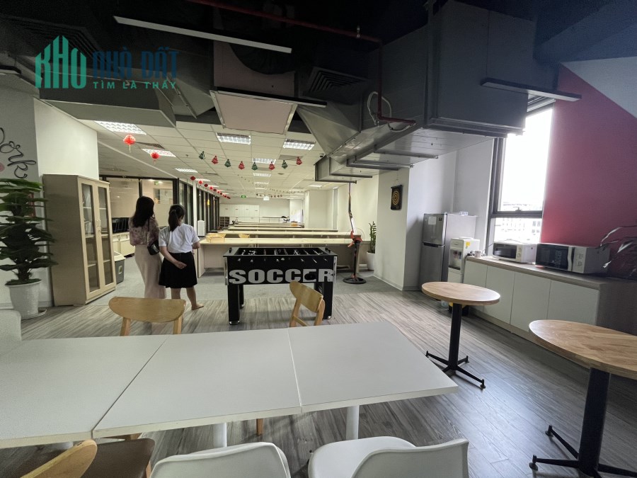 Sang nhượng văn phòng 461m2 đường Nguyễn Văn Huyên giá rẻ
