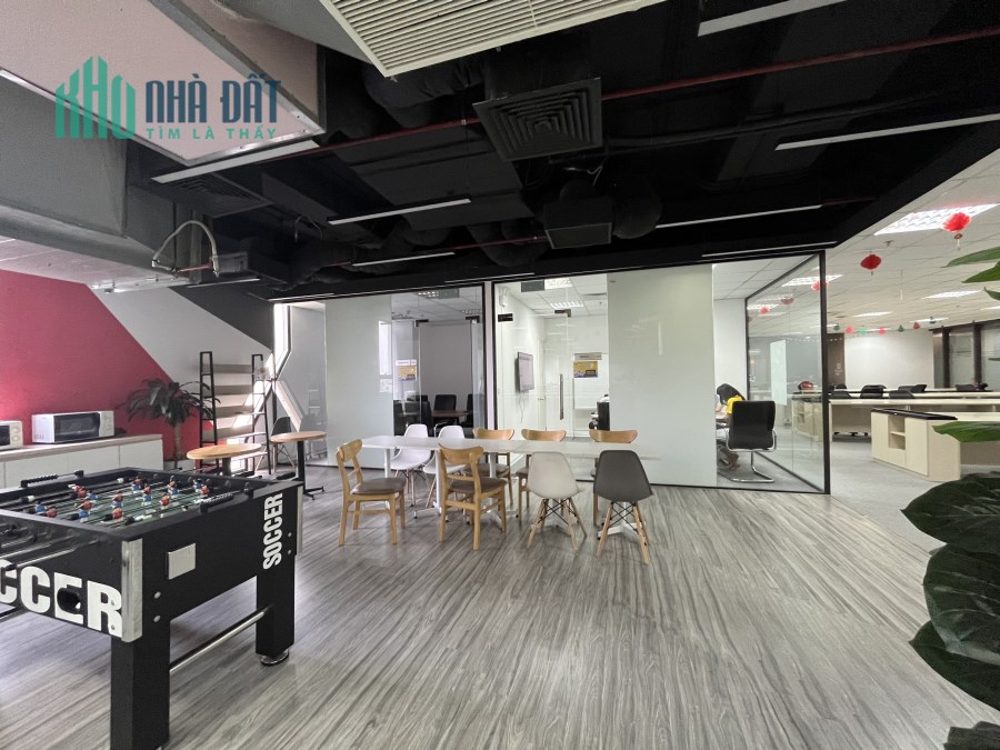 Sang nhượng văn phòng 461m2 đường Nguyễn Văn Huyên giá rẻ