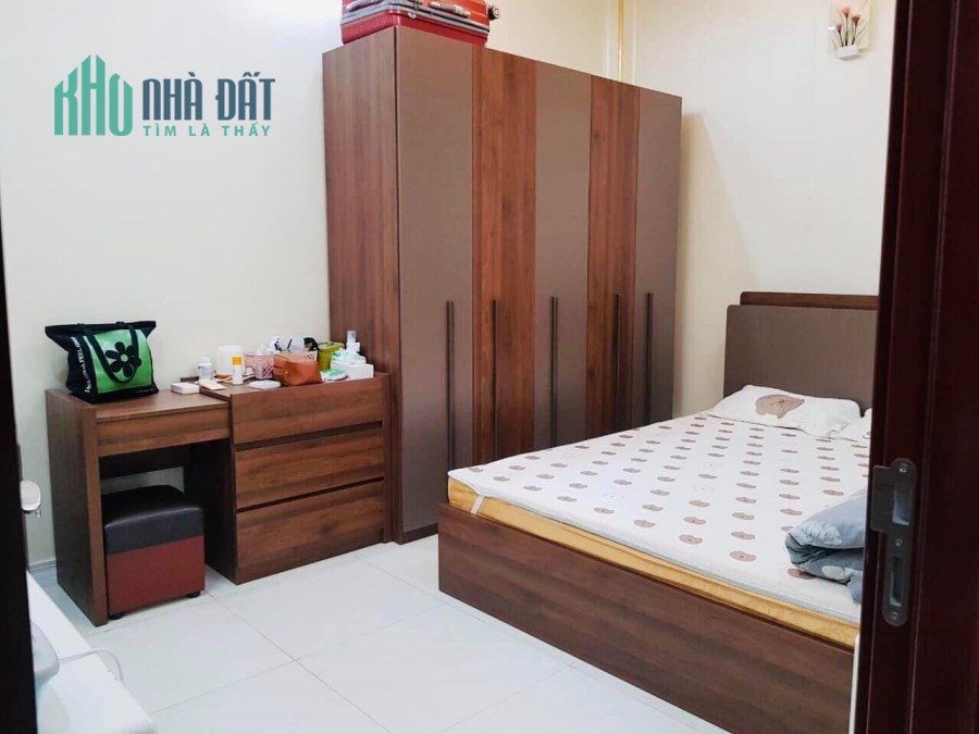 Bán nhà phố Nguyễn Công Hoan, ngõ kinh doanh, ô tô tránh, vỉa hè rộng, 45m2, 5 tầng, 13 tỷ
