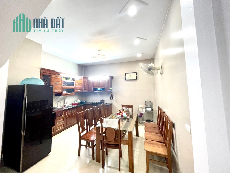 NHÀ ĐẸP - GIÁ TỐT - Chính Chủ Bán Nhà 4 Tầng Vị Trí Đắc Địa Tại Hoàng Mai - Hà Nội