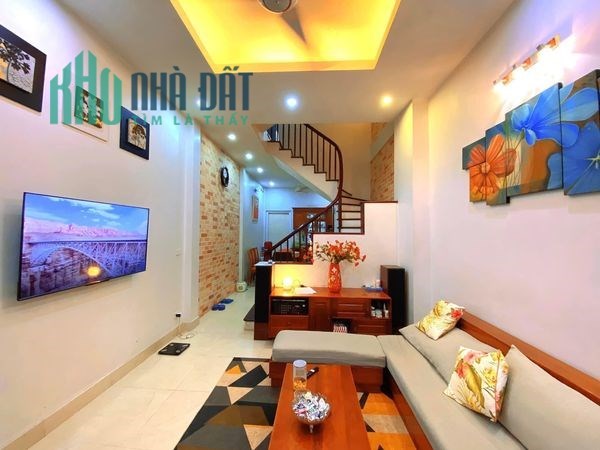 VÀO VIỆC !!! VIP trung tâm Cầu Giấy, 36m2  5 Tầng, Nhỉnh 9 Tỷ