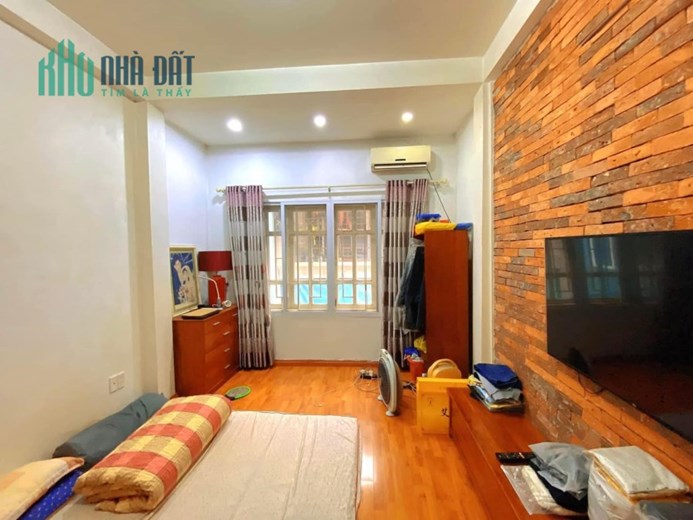 VÀO VIỆC !!! VIP trung tâm Cầu Giấy, 36m2  5 Tầng, Nhỉnh 9 Tỷ