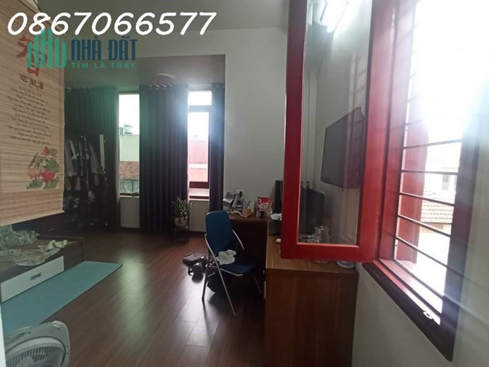 NHÀ ĐẸP, 70m2, 5 TẦNG THANG MÁY - Ô TÔ VÀO NHÀ - 3 THOÁNG NGỌC THỤY - LONG BIÊN