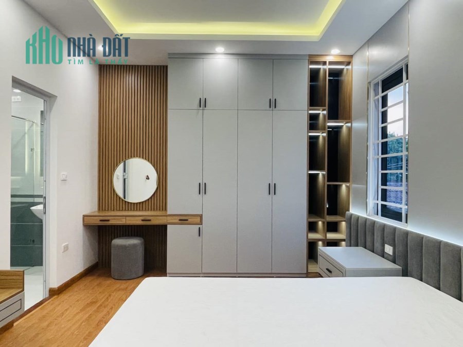 KIẾM ĐÂU RA!!! Siêu phẩm đường Nguyễn Văn Huyên, 81m2  4Tầng, Chỉ 24 Tỷ