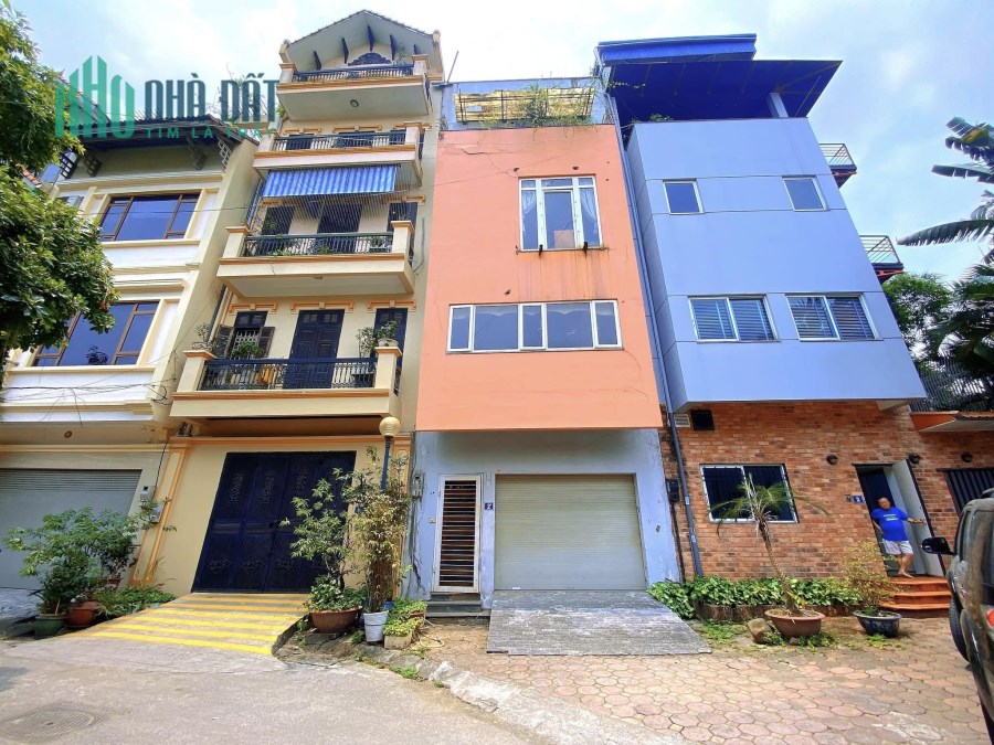 KIẾM ĐÂU RA!!! Siêu phẩm đường Nguyễn Văn Huyên, 81m2  4Tầng, Chỉ 24 Tỷ