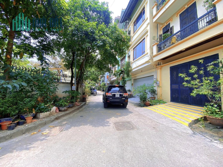 KIẾM ĐÂU RA!!! Siêu phẩm đường Nguyễn Văn Huyên, 81m2  4Tầng, Chỉ 24 Tỷ