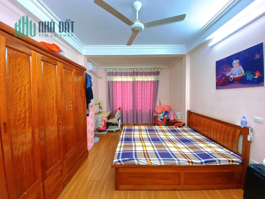 Bán nhà Hoàng Cầu ô tô đỗ cửa 40m2 4 tầng ở luôn giá 7 tỷ