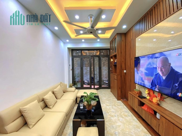 NHÀ ĐẸP LONG LANH PHỐ THÁI THỊNH, CÁCH Ô TÔ 15M, SÂN RỘNG THOÁNG