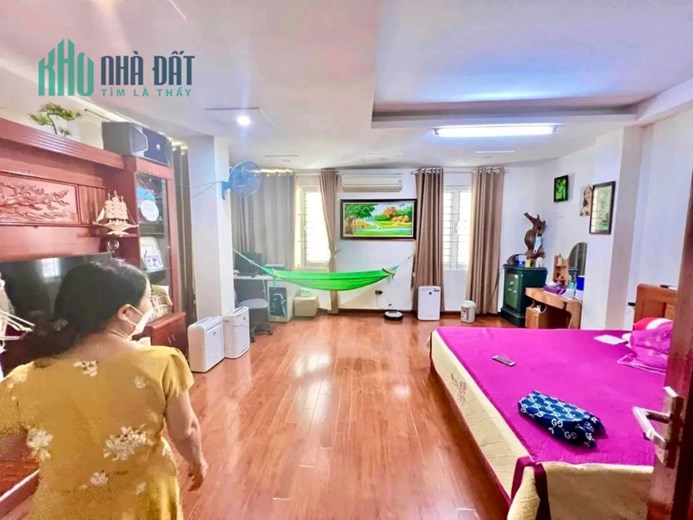 BÁN NHÀ #TRẦN_DUY_HƯNG. Cạnh Đường Cái 10m. 50m2 6.2 tỷ 5 Ngủ. Sàn Gỗ. Ban Công Cực Rộng