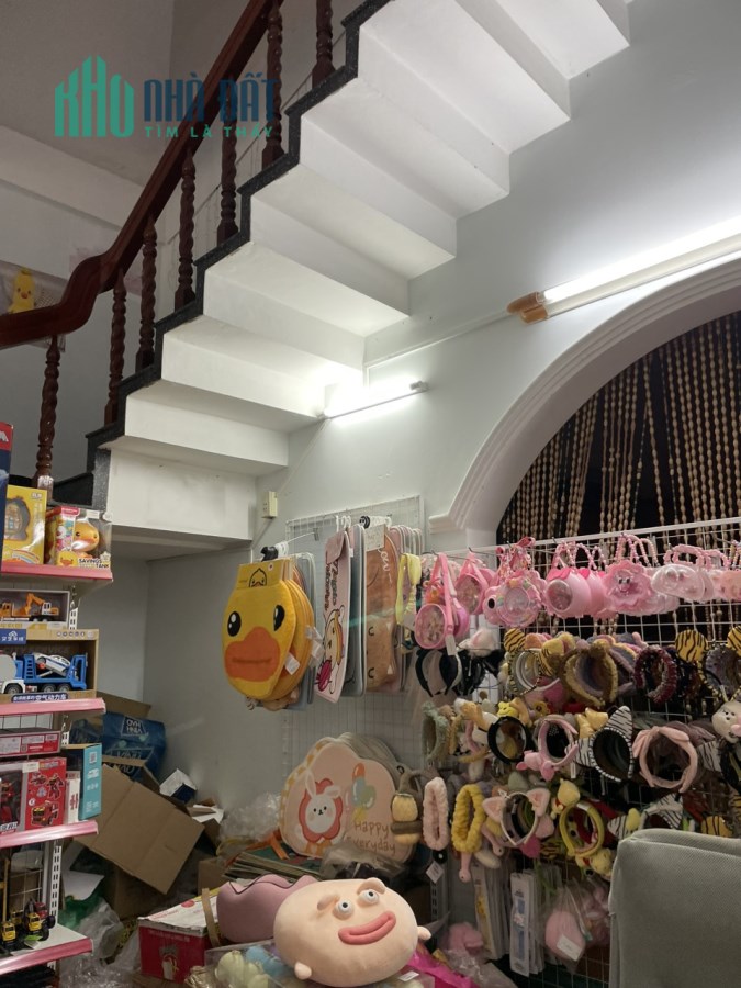 Cần bán hoặc cho thuê. Nhà mặt tiền đường lớn , gần chợ , ở trung tâm thành phố Quy Nhơn