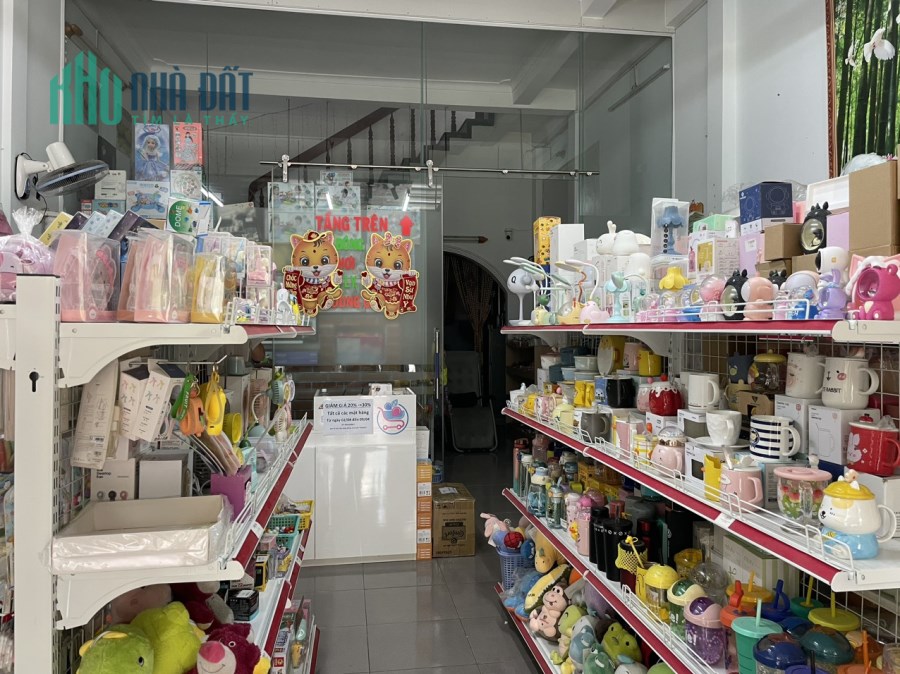 Cần bán hoặc cho thuê. Nhà mặt tiền đường lớn , gần chợ , ở trung tâm thành phố Quy Nhơn