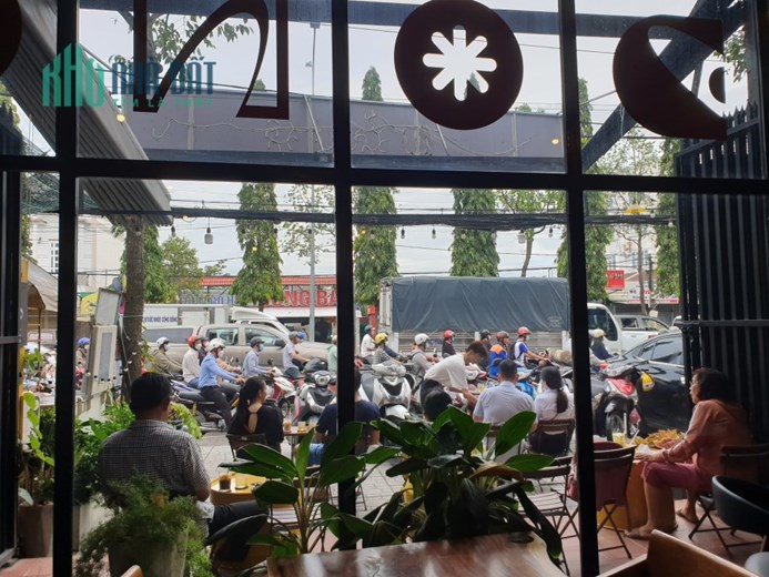 GẤPPP. . . Sang quán CAFE MẶT TIỀN NGUYỄN VĂN CỪ nối dài