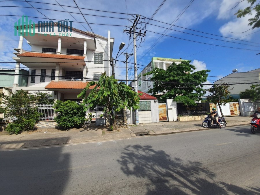 Bán nhà xưởng 2 mặt tiền+biệt thự 3 tầng,thổ cư 1800m2,xe công vào 24h,giá 48 tỷ TL,LH: 0907753508
