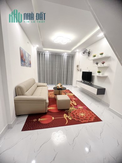 Cho thuê NNC 2 tầng hẻm Dương Bá Trạc P2Q8. Giá 11 triệu TL
