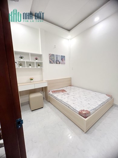 Cho thuê NNC 2 tầng hẻm Dương Bá Trạc P2Q8. Giá 11 triệu TL