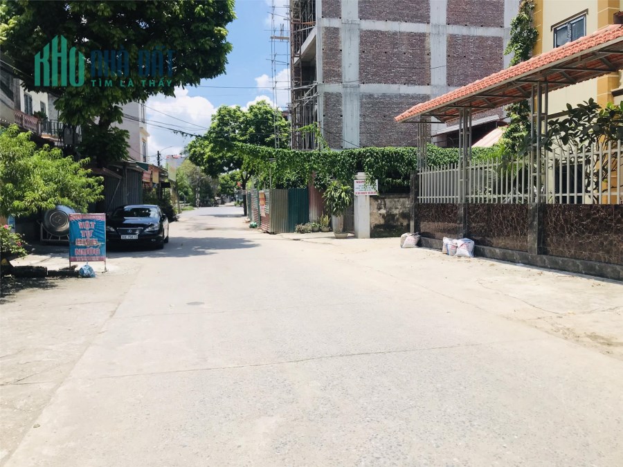 Hơn 70m đường thông ô tô qua lại thoải mái tại Uy Nỗ đầy đủ tiện ích vây quanh chỉ hơn 2 tỷ