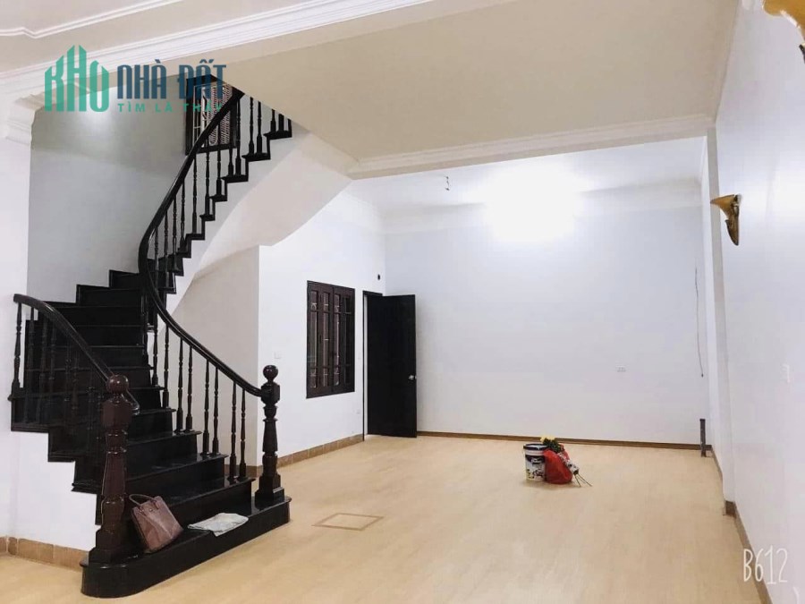 Nhà Biệt Thự đẹp Nguyễn Khang 98m chỉ nhỉnh 12 tỷ, mặt tiền 5.6m siêu hiếm oto đỗ cửa ngõ thông tứ