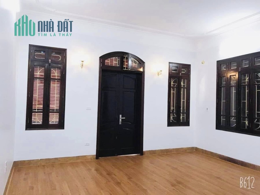 Nhà Biệt Thự đẹp Nguyễn Khang 98m chỉ nhỉnh 12 tỷ, mặt tiền 5.6m siêu hiếm oto đỗ cửa ngõ thông tứ