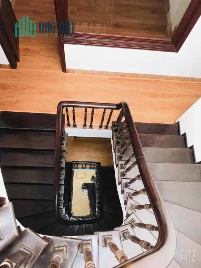 Nhà Biệt Thự đẹp Nguyễn Khang 98m chỉ nhỉnh 12 tỷ, mặt tiền 5.6m siêu hiếm oto đỗ cửa ngõ thông tứ
