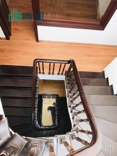 Nhà Biệt Thự đẹp Nguyễn Khang 98m chỉ nhỉnh 12 tỷ, mặt tiền 5.6m siêu hiếm oto đỗ cửa ngõ thông tứ