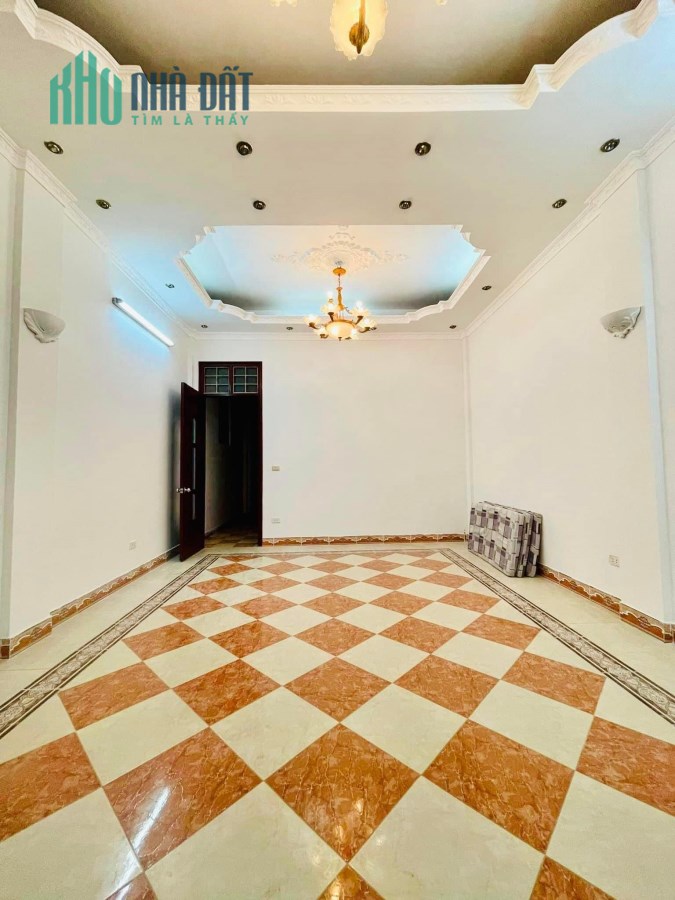 Có 102 phố Trần Duy Hưng 57 m nhà mới chỉ nhỉnh 11 tỷ oto vào nhà ngõ thông tứ tung 3 phút ra Big c