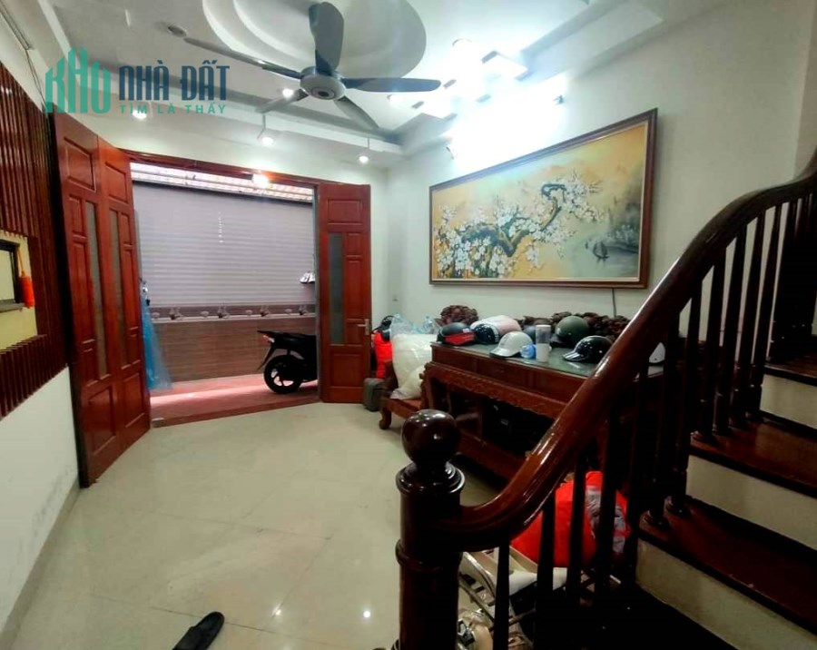 Bán nhà phố Hoa Bằng, Cầu Giấy 50m2, 5 tầng, gần trường THCS Yên Hòa, giá 6.8 tỷ.