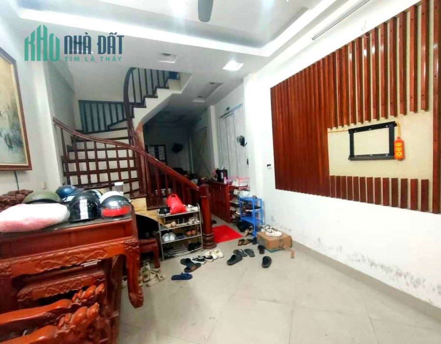 Bán nhà phố Hoa Bằng, Cầu Giấy 50m2, 5 tầng, gần trường THCS Yên Hòa, giá 6.8 tỷ.