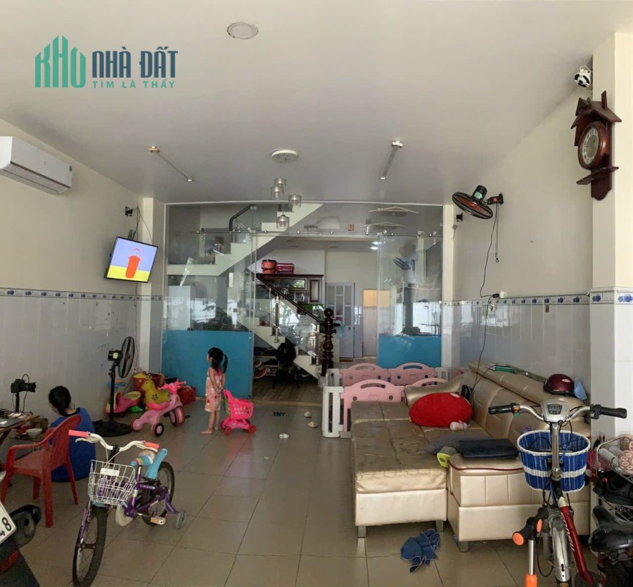 Đầu tư kho xưởng mới cần bán nhanh nhà Hẻm xe Hơi 90m2 4 tầng Tô Hiệu Tân Phú.