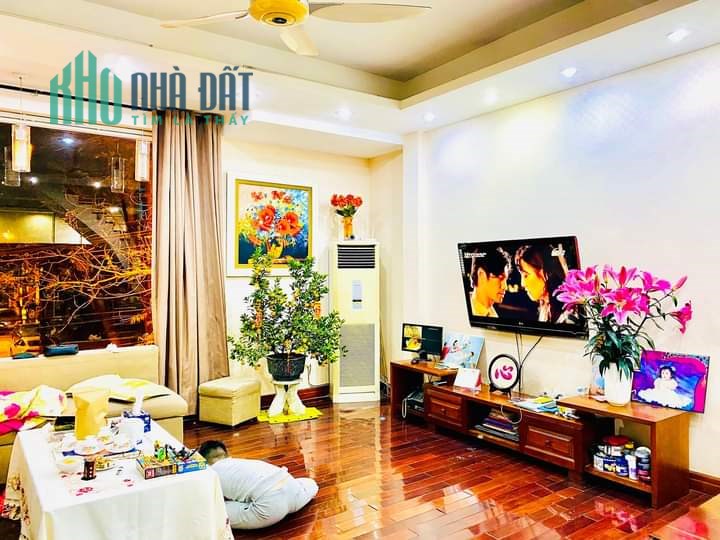 Nhà đẹp phân lô, vỉa hè, ô tô Trần Quốc Hoàn Cầu Giấy, ở - VP 60m nhỉnh 13 tỷ